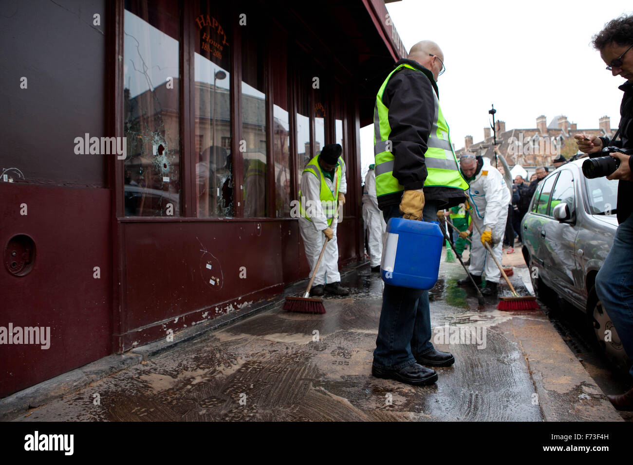 Les attaques terroristes, Paris 13 novembre 2015, Vendredi, réclamé par ISIS, 128 morts, 300 blessés. Sept attaques individuelles trop Banque D'Images