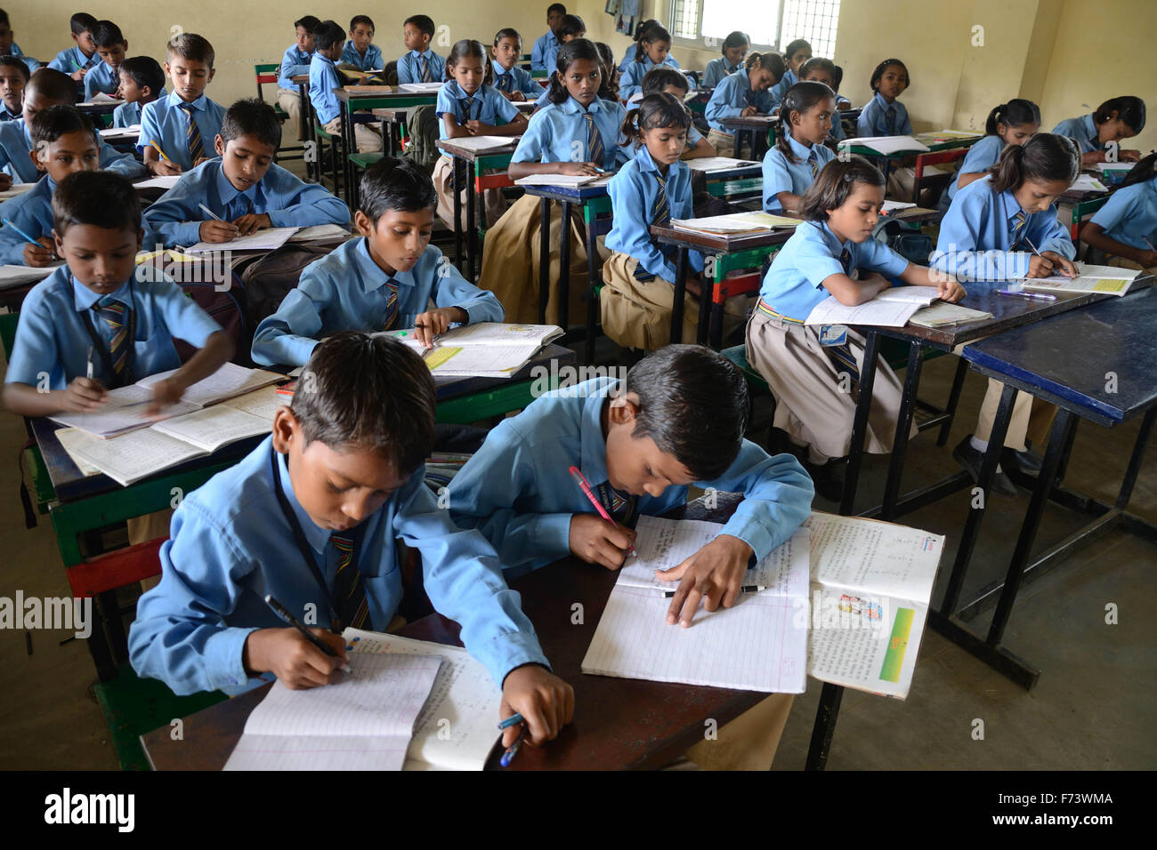 Étudiant étranger en salle de classe, Varanasi, Uttar Pradesh, Inde, Asie Banque D'Images