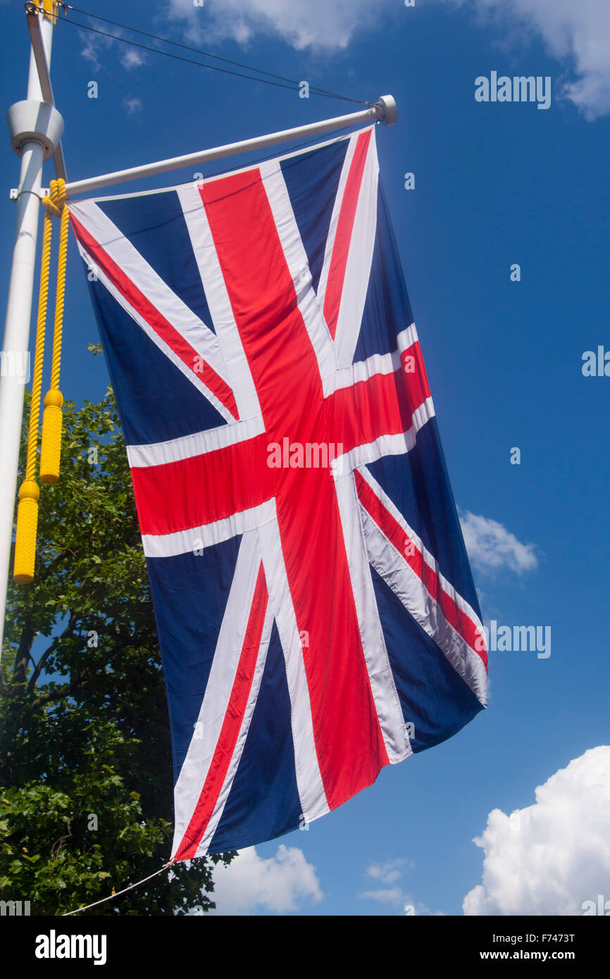Union Jack UK GB Grande-bretagne drapeau britannique suspendue sur le Mall London England UK Banque D'Images