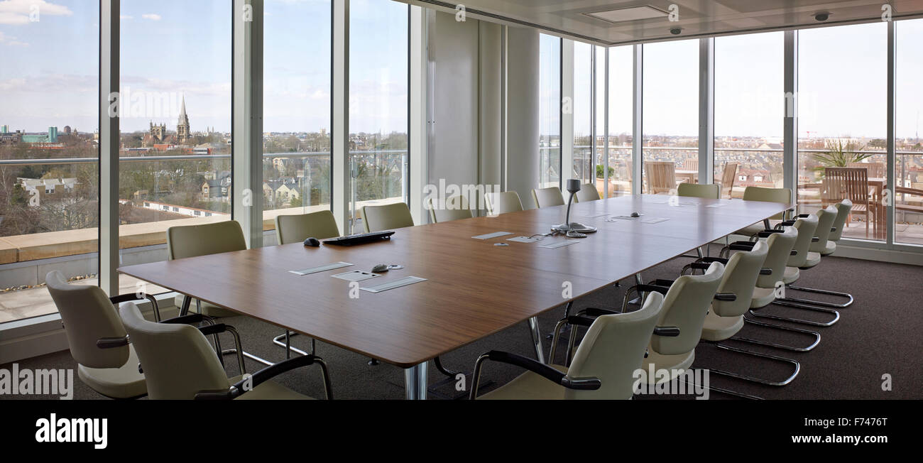 Salle du conseil d'administration avec table de conférence de Microsoft Research, Cambridge, England, UK Banque D'Images