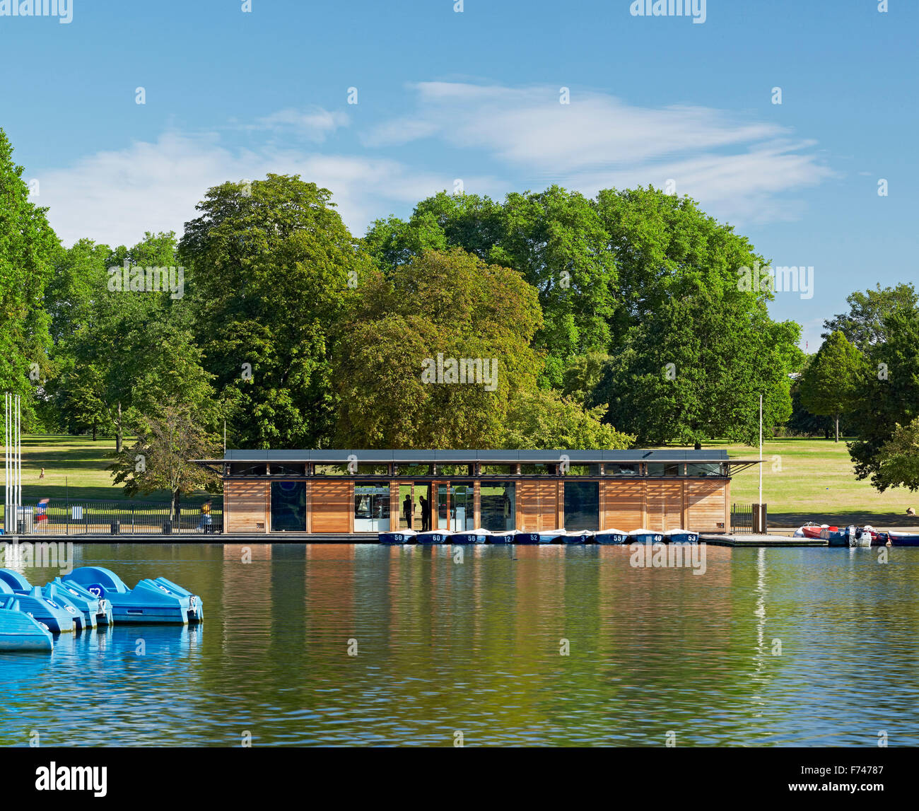 Boathouse Serpentine, à Hyde Park, London, England, UK Banque D'Images