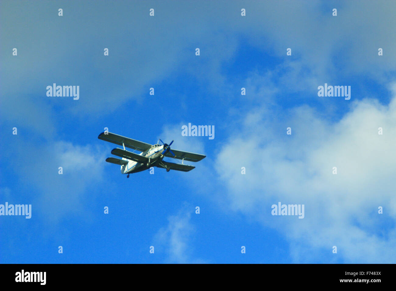 Avion Antonov An-2 volant dans l'air Banque D'Images