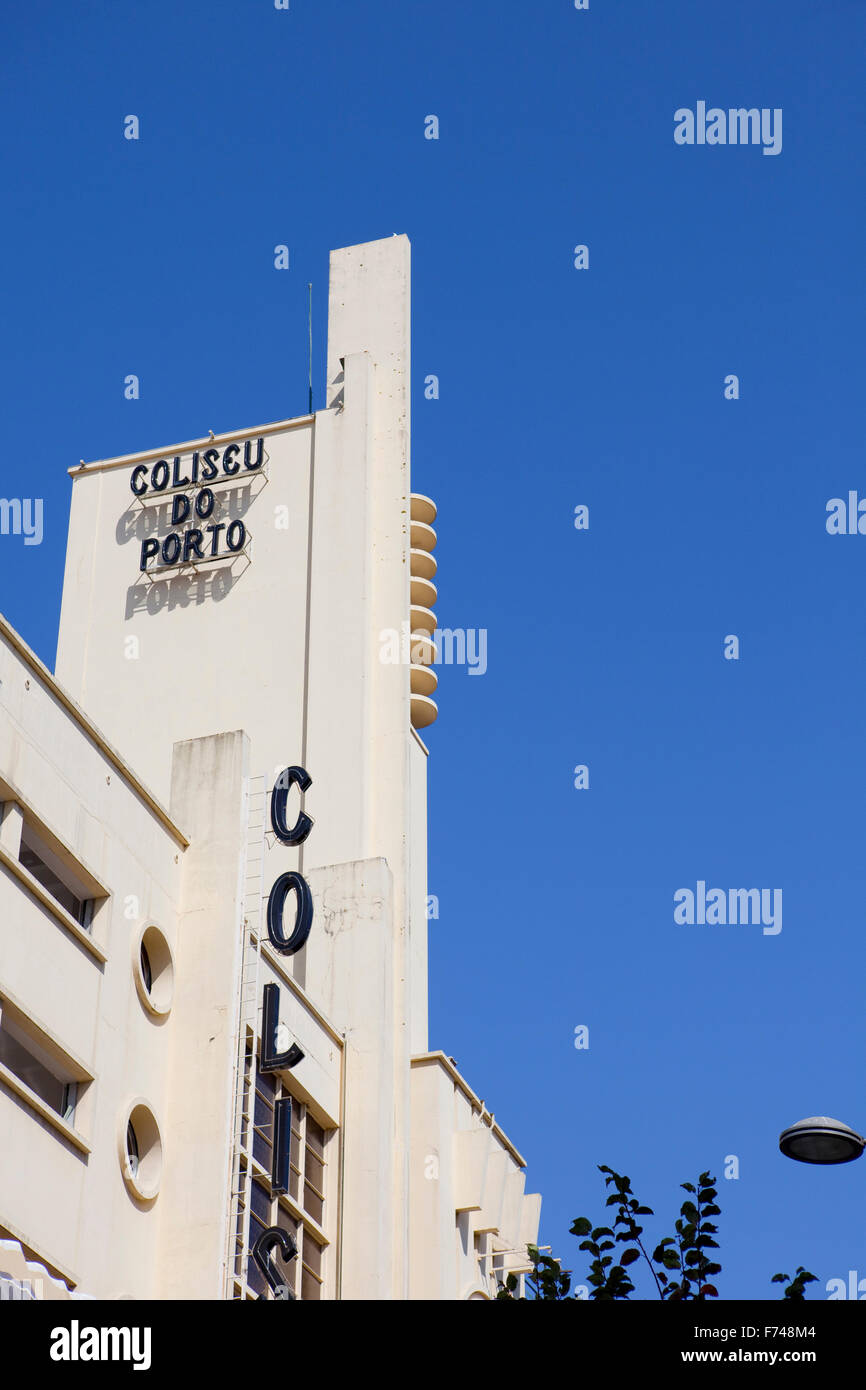 Le prestigieux théâtre Coliseu do Porto, Portugal et sa rationalisation et son architecture Art déco moderne - Porto, Portugal. Banque D'Images