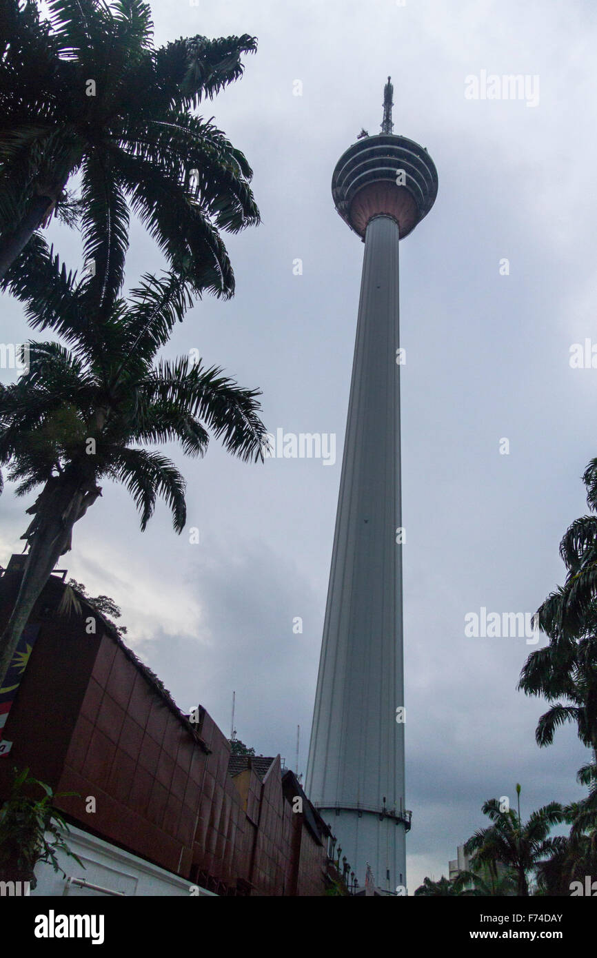 La KL Tower à Kuala Lumpur du ci-dessous Banque D'Images