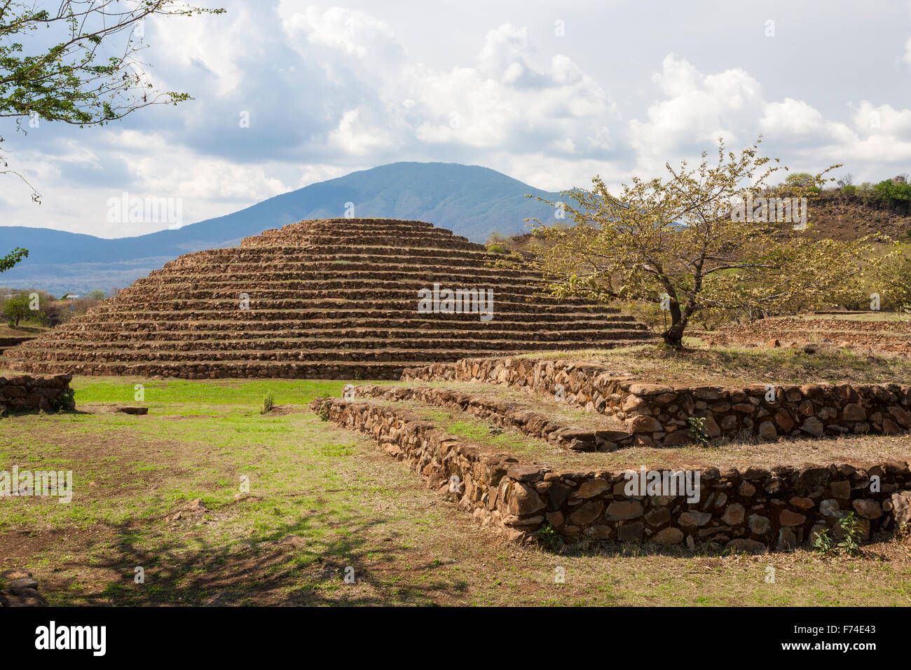 Le site précolombien Guachimontones avec sa pyramide circulaire unique près de la ville de Teuchitlan, Jalisco, Mexique. Banque D'Images