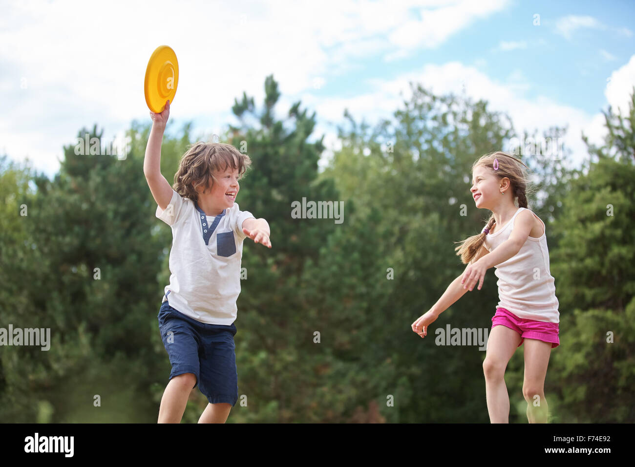 Photos Frisbee Enfant, 71 000+ photos de haute qualité gratuites