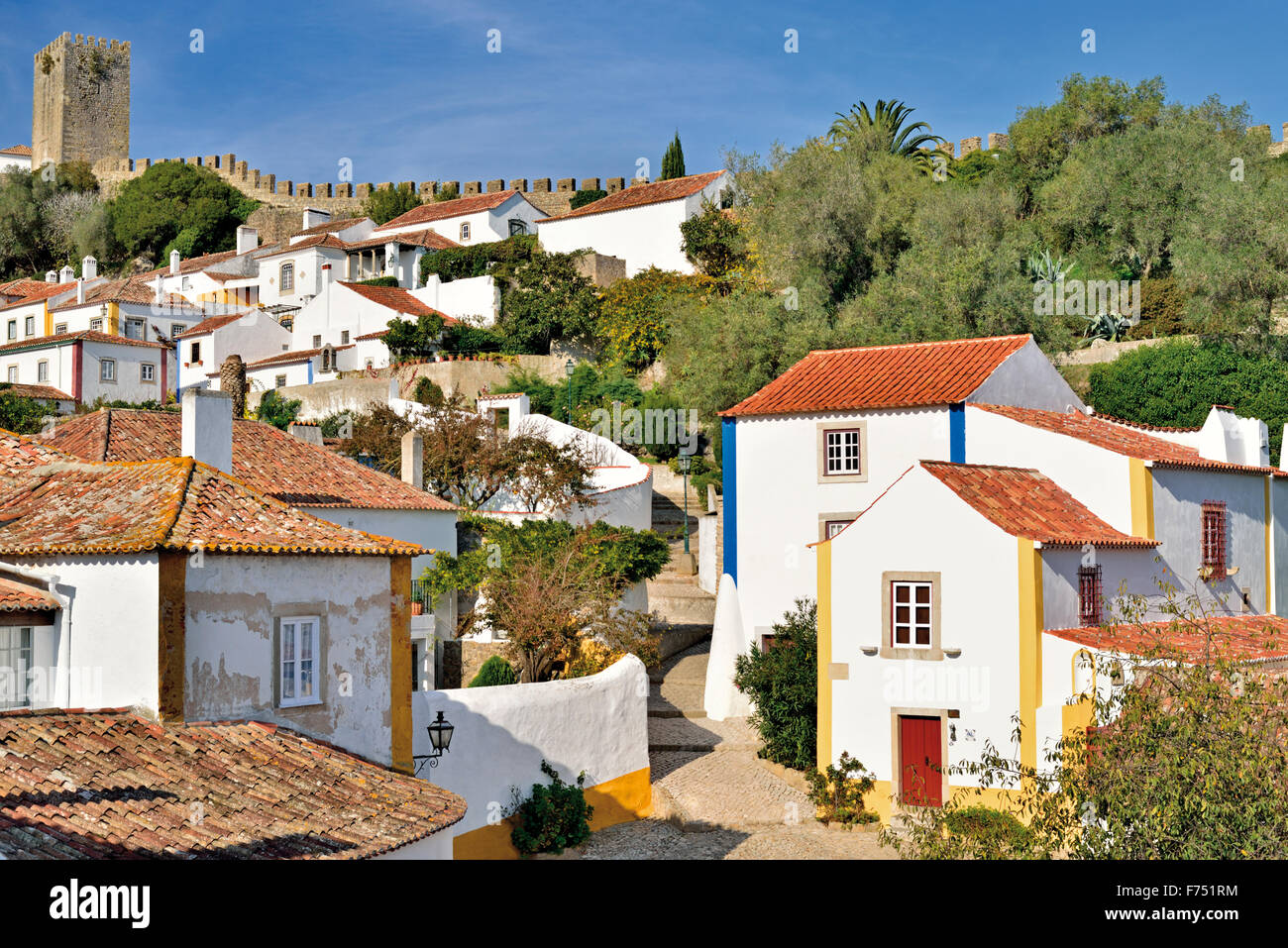 Portugal : village historique et le château d'Óbidos Banque D'Images