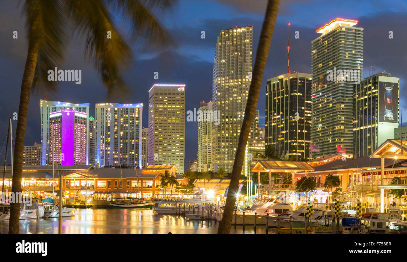 Ville de Miami vue sur marina, Florida, USA Banque D'Images