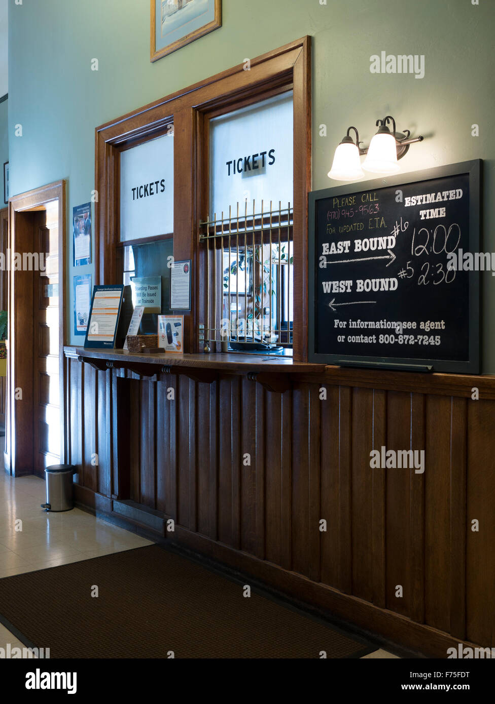 Fenêtre de ticket, Amtrak Depot, Glenwood Springs, Colorado. Banque D'Images