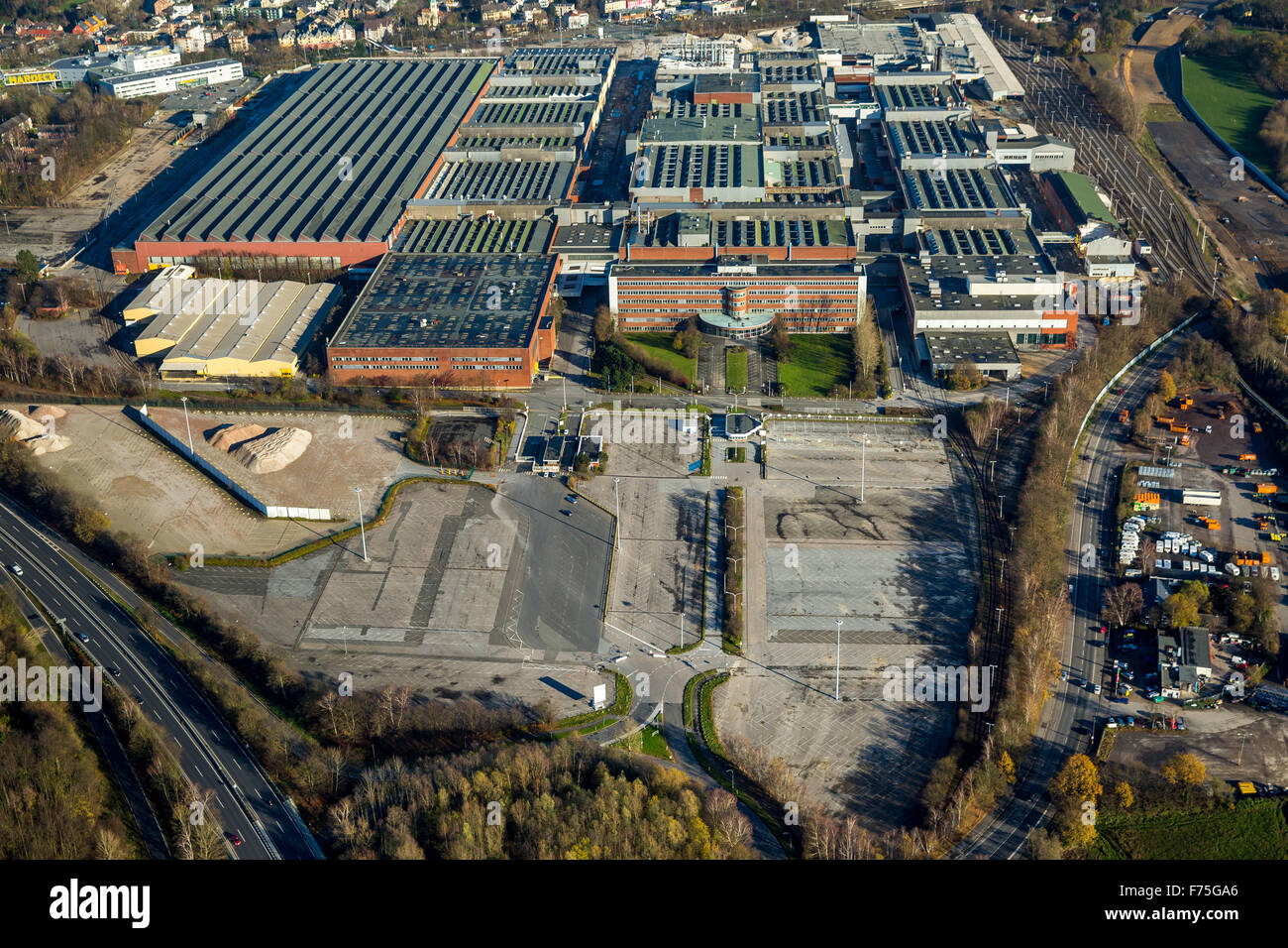 Entrée à partir de 1 Opelwerk avec logo manquant, usine Opel 1, démolition, Ruhr, Bochum, Rhénanie du Nord-Westphalie Allemagne Europe Banque D'Images Entrée à partir de 1 Opelwerk avec logo manquant, usine Opel 1, démolition, Ruhr, Bochum, Rhénanie du Nord-Westphalie Allemagne Europe Banque D'Images