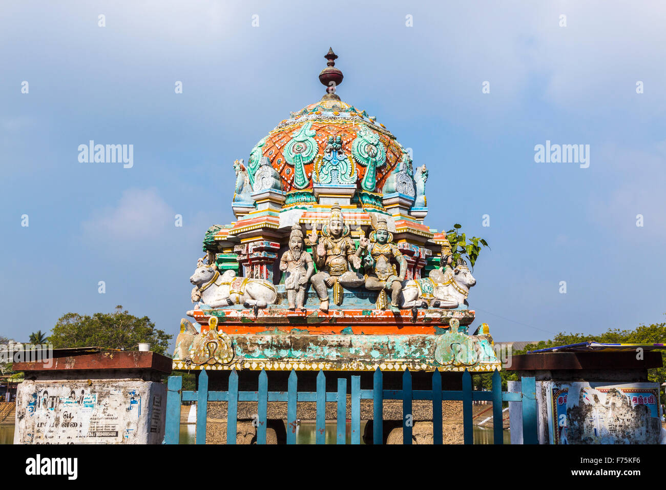 Couleur typique des statues de dieux hindous traditionnels à Kapaleeswarar Temple, un temple hindou de Shiva situé à Mylapore, Chennai, Tamil Nadu, Inde Banque D'Images