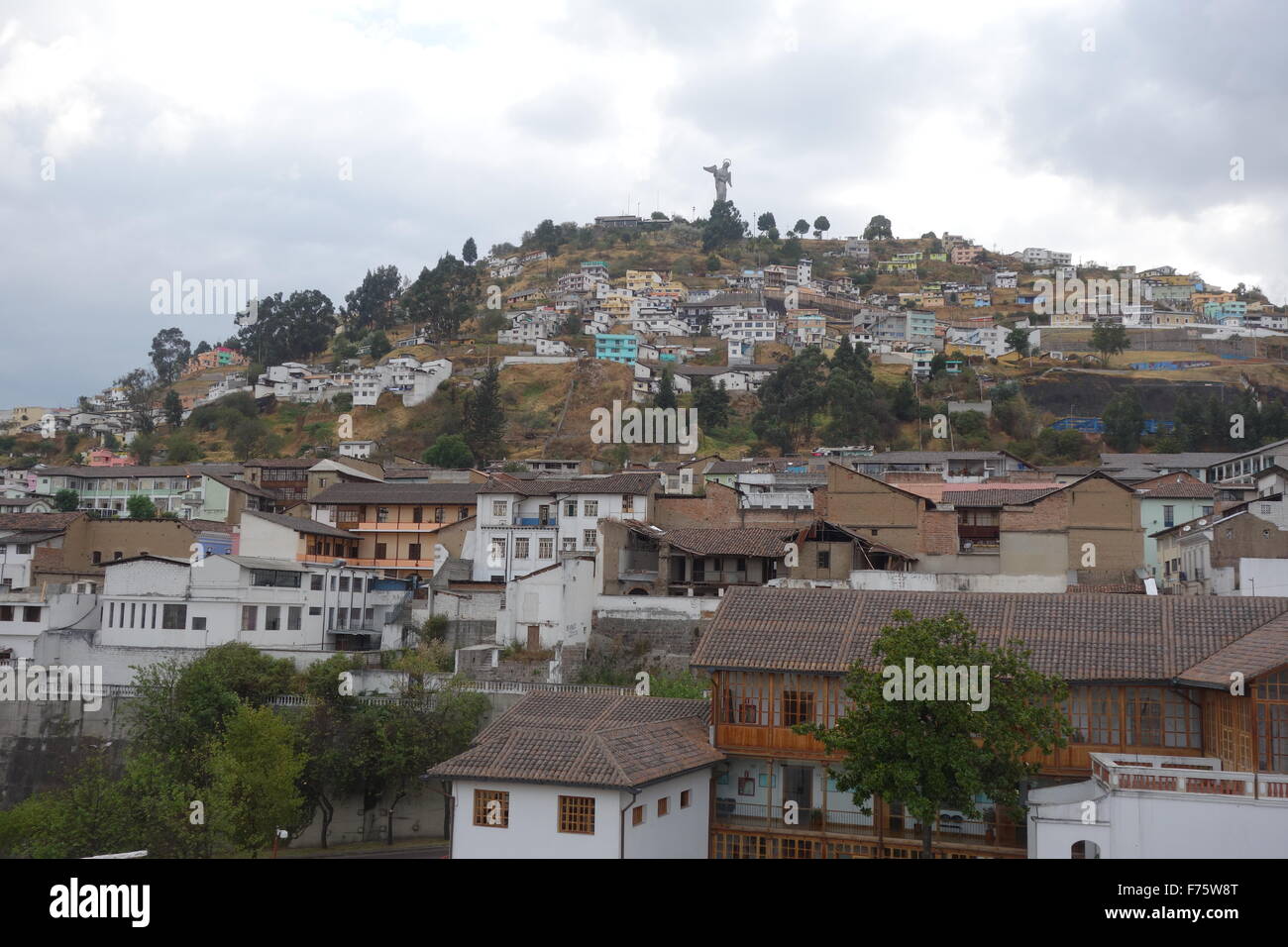 Le Panecillo, un 200m colline dominant le centre historique de Quito, Équateur Banque D'Images