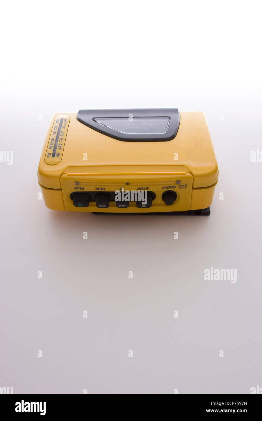 BALLADEUR K7 STEREO cassette Walkman SW86G jaune et son casque hifi