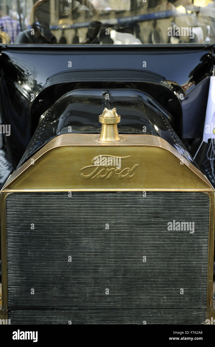 Radiateur voiture Banque de photographies et d'images à haute résolution -  Alamy