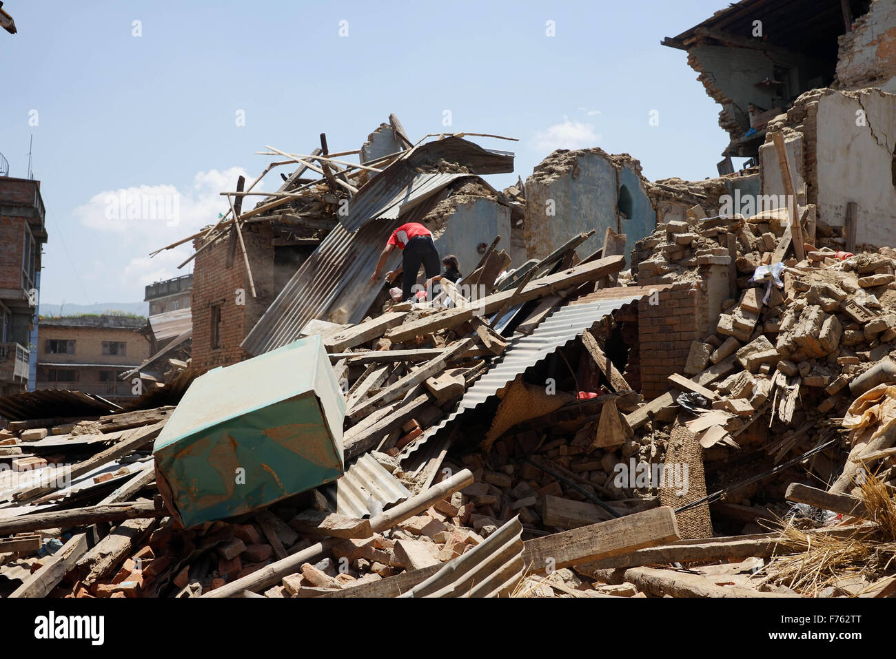 Tremblement de terre, tremblement de terre au Népal, tremblement de terre de Gorkha, tremblement de terre 2015, dégâts de tremblement de terre, Destruction de tremblements de terre, débris de tremblements de terre, tremblement de terre asiatique, Katmandou, Népal, L'Asie, à la recherche de gravats Banque D'Images