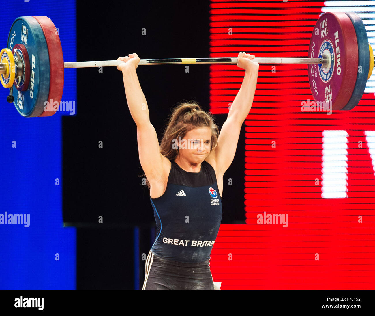 Houston, Texas, USA. 25Th Nov, 2015. Jade Rebecca Carreleur pour la Grande-Bretagne 118 remontées mécaniques dans l'épaulé jeté dans la catégorie 63kg femmes aux championnats du monde d'haltérophilie à l'à Houston, Texas. Brent Clark/Alamy Live News Banque D'Images