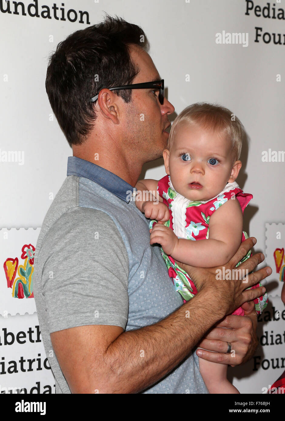 La Elizabeth Glaser Pediatric AIDS Foundation 26e heure des héros - Festival de la famille et comprennent des arrivées : Mark-Paul Gosselaar, Lachlyn espère Gosselaar Où : Los Angeles, California, United States Quand : 25 Oct 2015 Banque D'Images