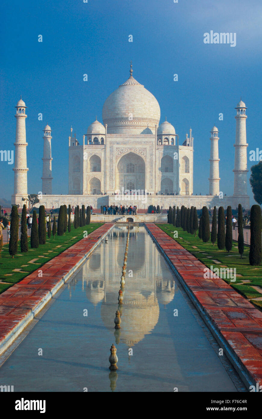 Taj Mahal, mausolée de marbre blanc, merveille du monde, site classé au patrimoine mondial de l'UNESCO, Agra, Uttar Pradesh, Inde, Asie Banque D'Images