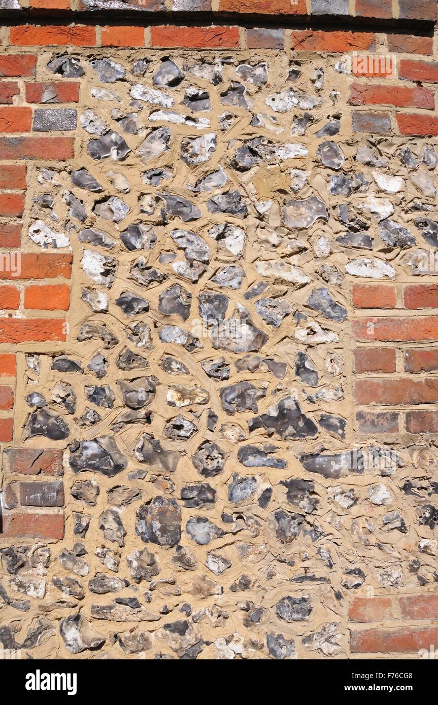 Exemple de l'architecture de brique et de silex communs à ce secteur, Turville, Buckinghamshire, Angleterre, Royaume-Uni, Europe de l'Ouest. Banque D'Images