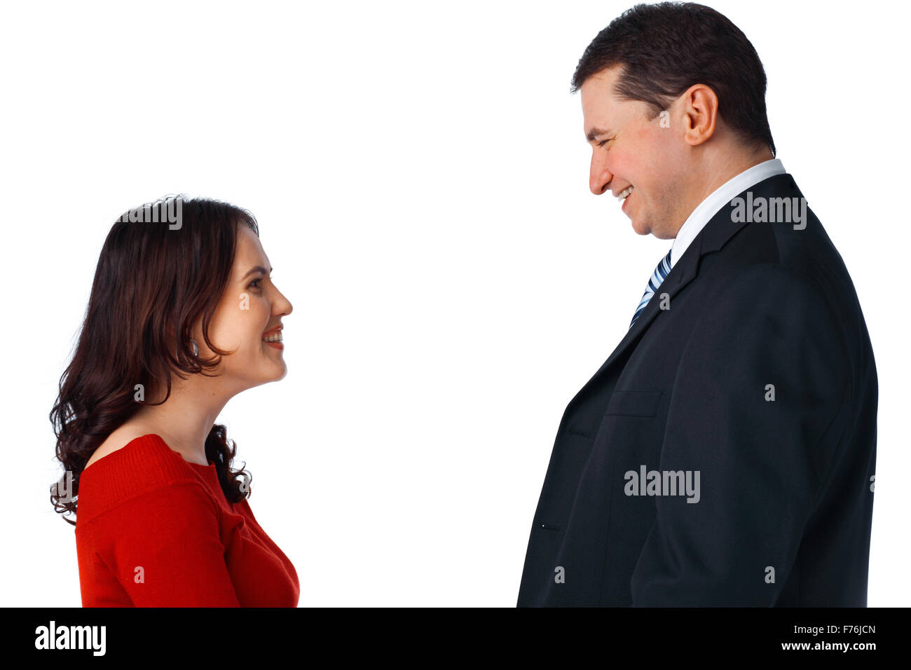 Jeune couple debout en face et regarder Banque D'Images