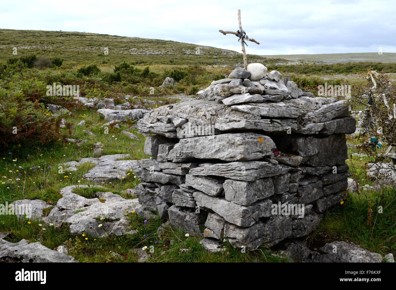 Fachtnans bien St Saint Carran Burren Comté de Clare Irlande Banque D'Images Fachtnans bien St Saint Carran Burren Comté de Clare Irlande Banque D'Images