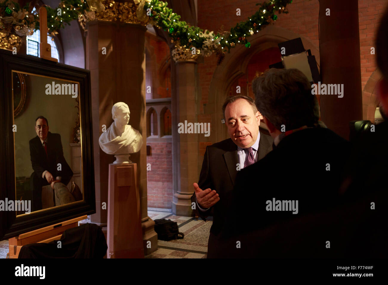 Edinburgh, Royaume-Uni. 26 novembre, 2015. Un portrait de l'RT député MSP MP Alex Salmond afficher sur show à la Scottish National Portrait Gallery cette semaine. Le portrait faisait partie d'un groupe de quatorze œuvres peintes par Gerard M Burns. Photo Alex Salmond. Pako Mera/Alamy Live News. Banque D'Images