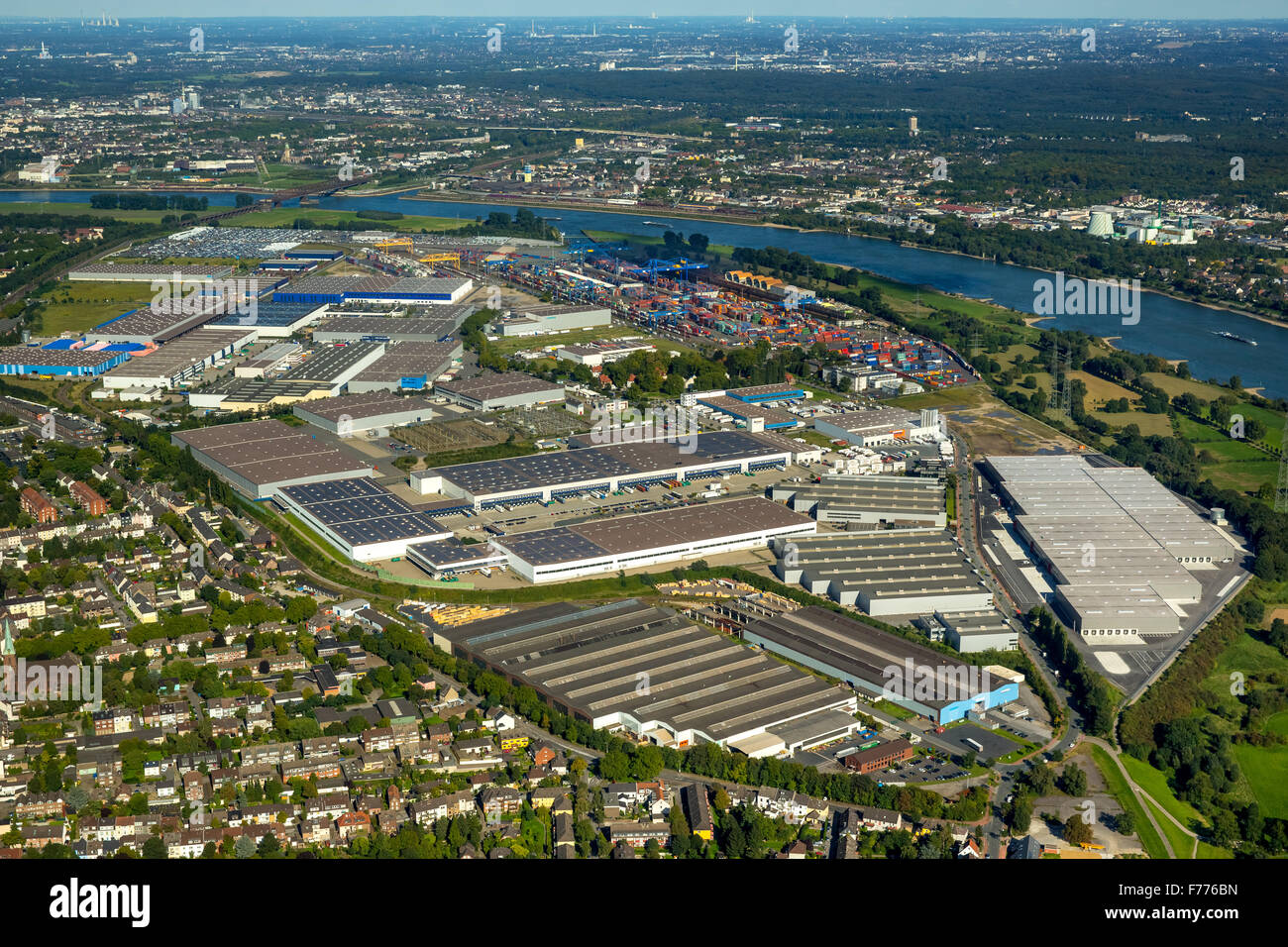 Je Logport Duisport, centre logistique de Ruhr Duisburg Rheinhausen, Rhénanie du Nord-Westphalie Allemagne Europe aerial Banque D'Images