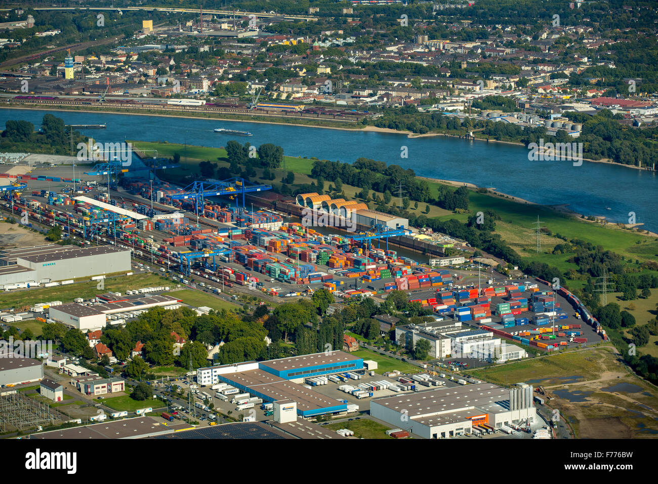 Je Logport Duisport, centre logistique de Ruhr Duisburg Rheinhausen, Rhénanie du Nord-Westphalie Allemagne Europe aerial Banque D'Images
