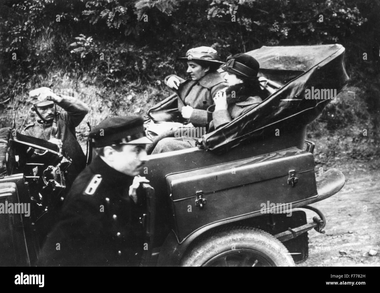 Le Regina Elena dans la voiture pour visiter l'avant,1918 Banque D'Images