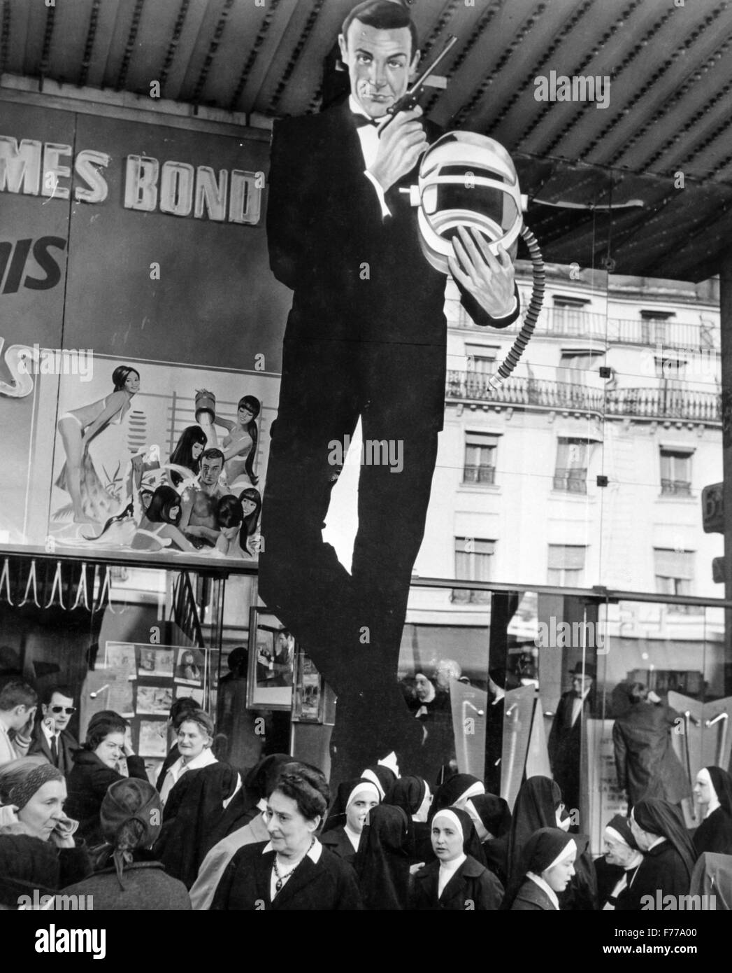 Affiche du film James Bond,Paris,France,1967 Banque D'Images