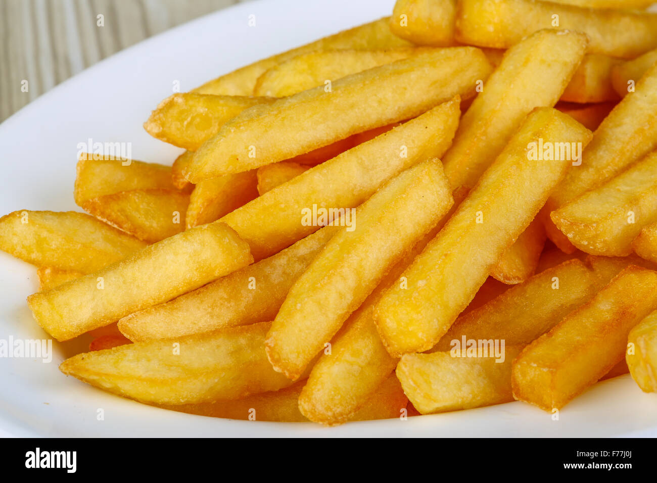 Frais chaud snack frites dans l'assiette Photo Stock - Alamy