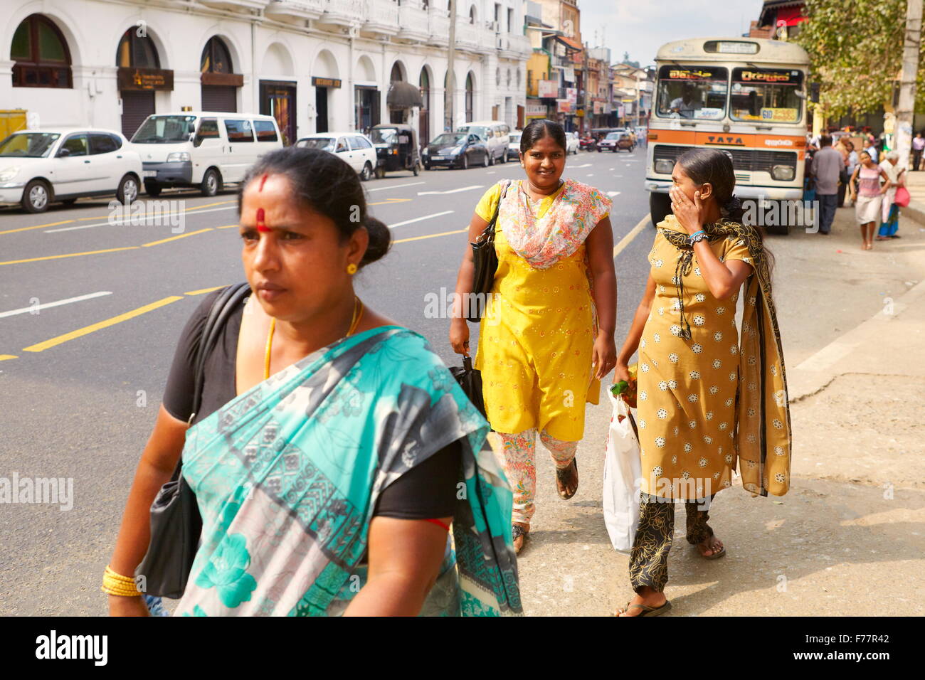 Sri Lanka - Kandy, femmes hindu sur rue Banque D'Images