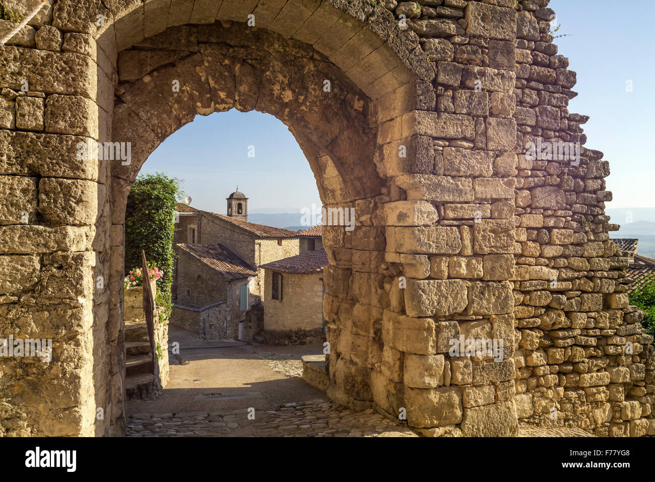 Village-rue Lacoste, Arche, Provence, France Banque D'Images