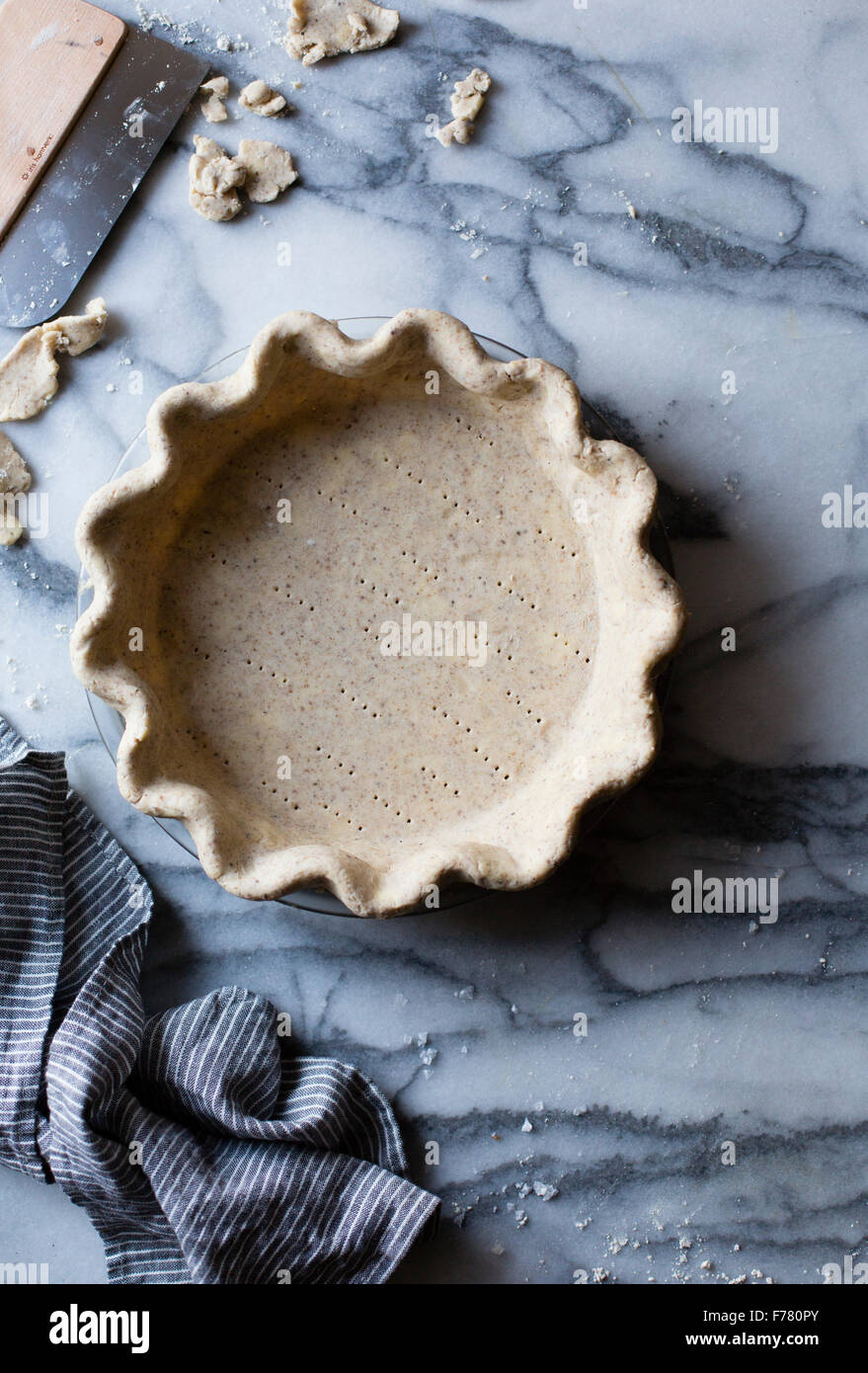 La base de pâte pour la tarte aux pacanes. Banque D'Images