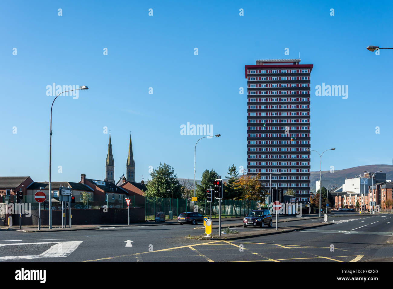 Divis Tower debout au pied de Falls Road à Belfast Banque D'Images