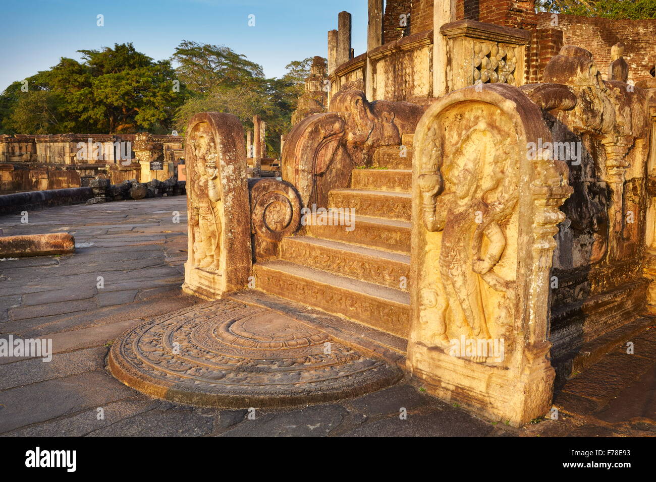 Sri Lanka - Polonnaruwa, ancienne ville de pierre, des gardes au Temple Vatadage Banque D'Images