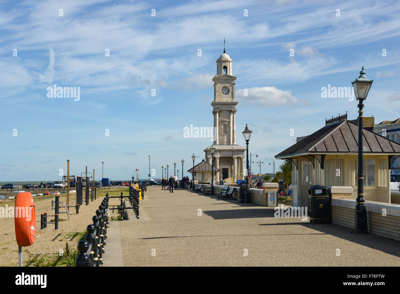 Promenade de la plage et de l'Horloge, Herne Bay, Kent, Angleterre, Royaume-Uni Banque D'Images