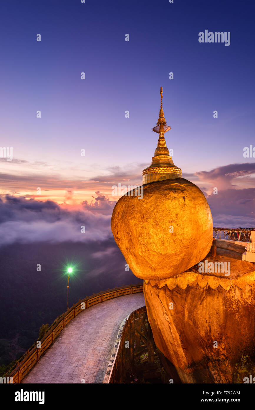 Roche d'or de Kyaiktiyo, Myanmar. Banque D'Images