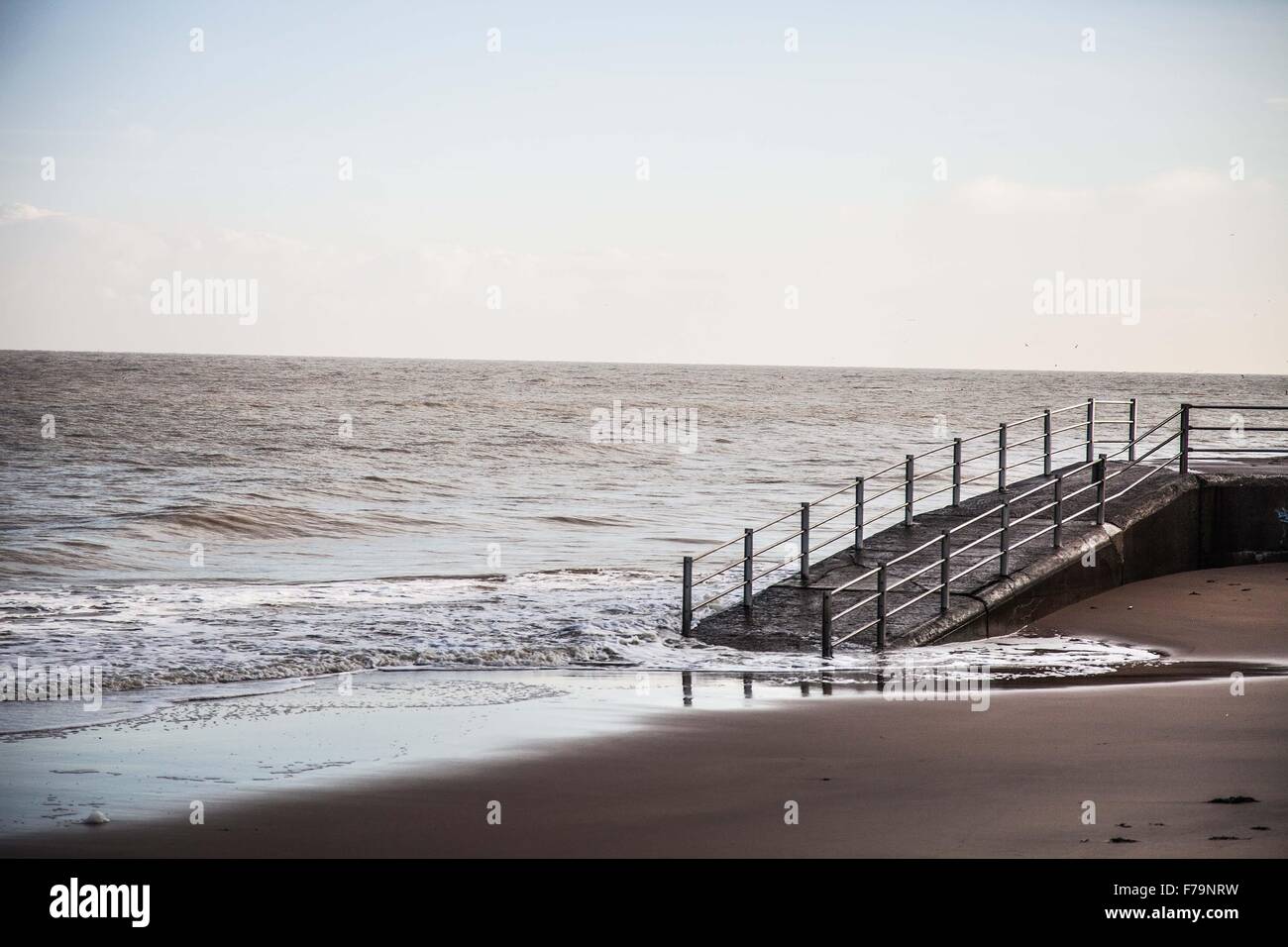 Mer, sable, plage, Skyline, vague, Broadstairs, Ile de l'eau, novembre, cette image a été prise à 11h00 dans le Kent Banque D'Images