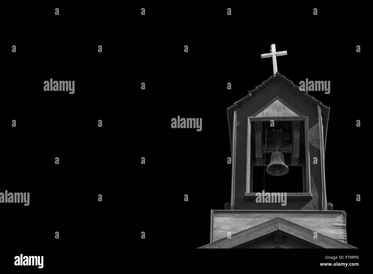 Old Bell sur le haut d'une église chrétienne au sud de l'Espagne. Banque D'Images