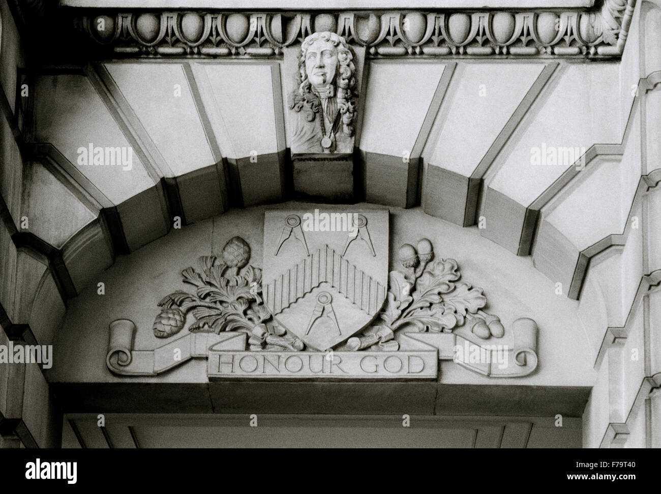 Symbole maçonnique dans la ville de Londres en Angleterre en Grande-Bretagne au Royaume-Uni Royaume-Uni. Étriers étrier insigne Franc-maçonnerie Franc-maçon Banque D'Images