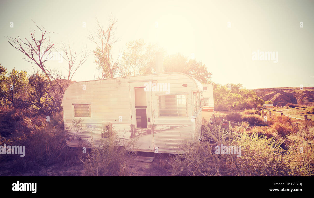 Vintage photo stylisée d'anciennes remorques, USA campagne. Banque D'Images