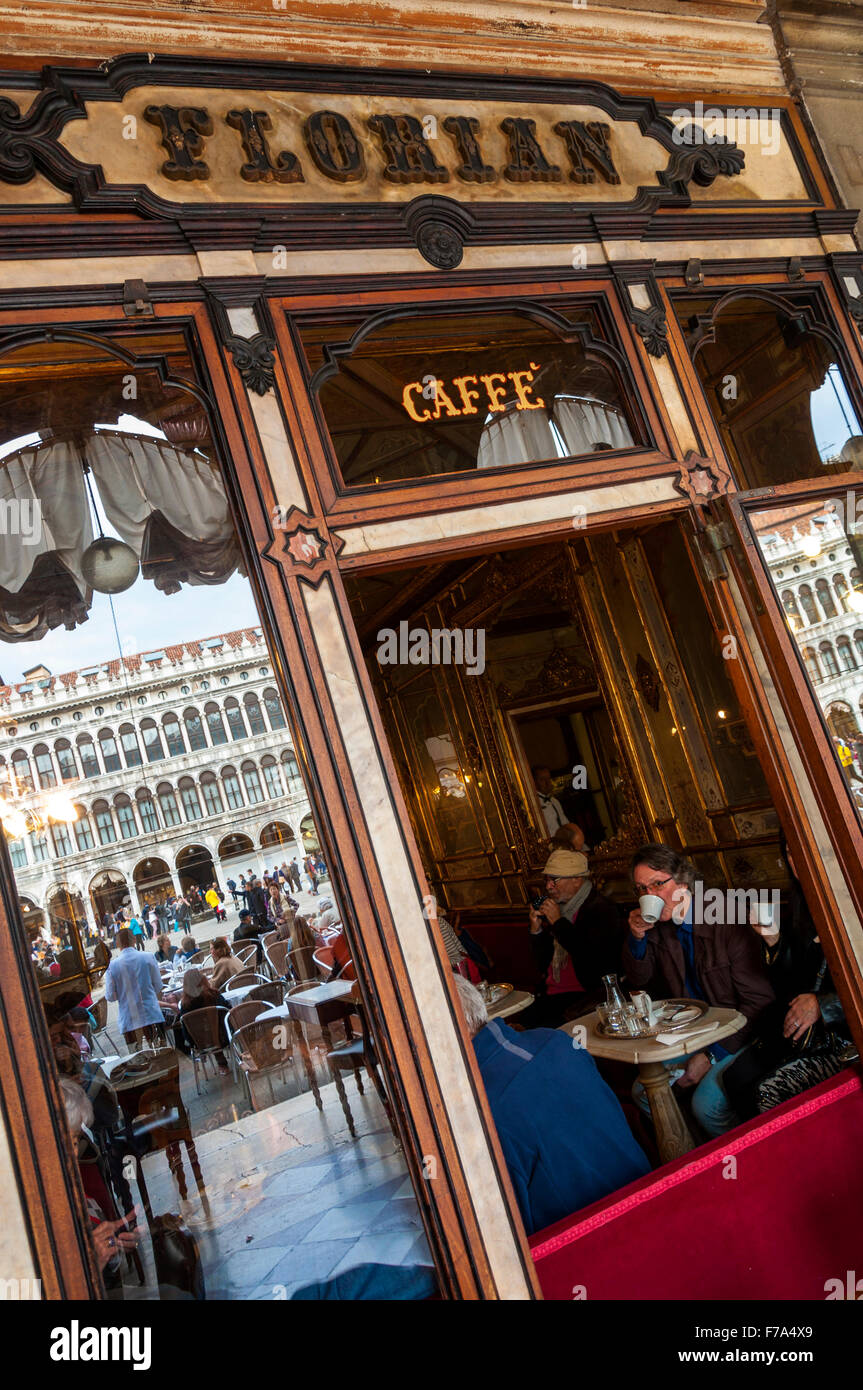 Le bar-café Florian sur la Place Saint Marc à Venise, Italie Banque D'Images