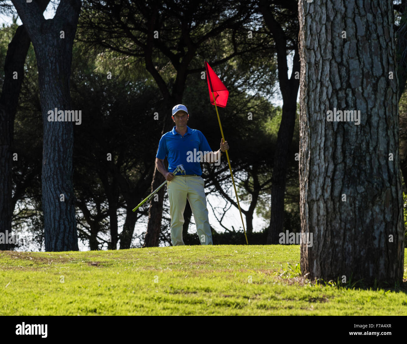 Joueur de golf sur le green. Montenmedio Golf. Cadix, Andalousie, espagne. Banque D'Images