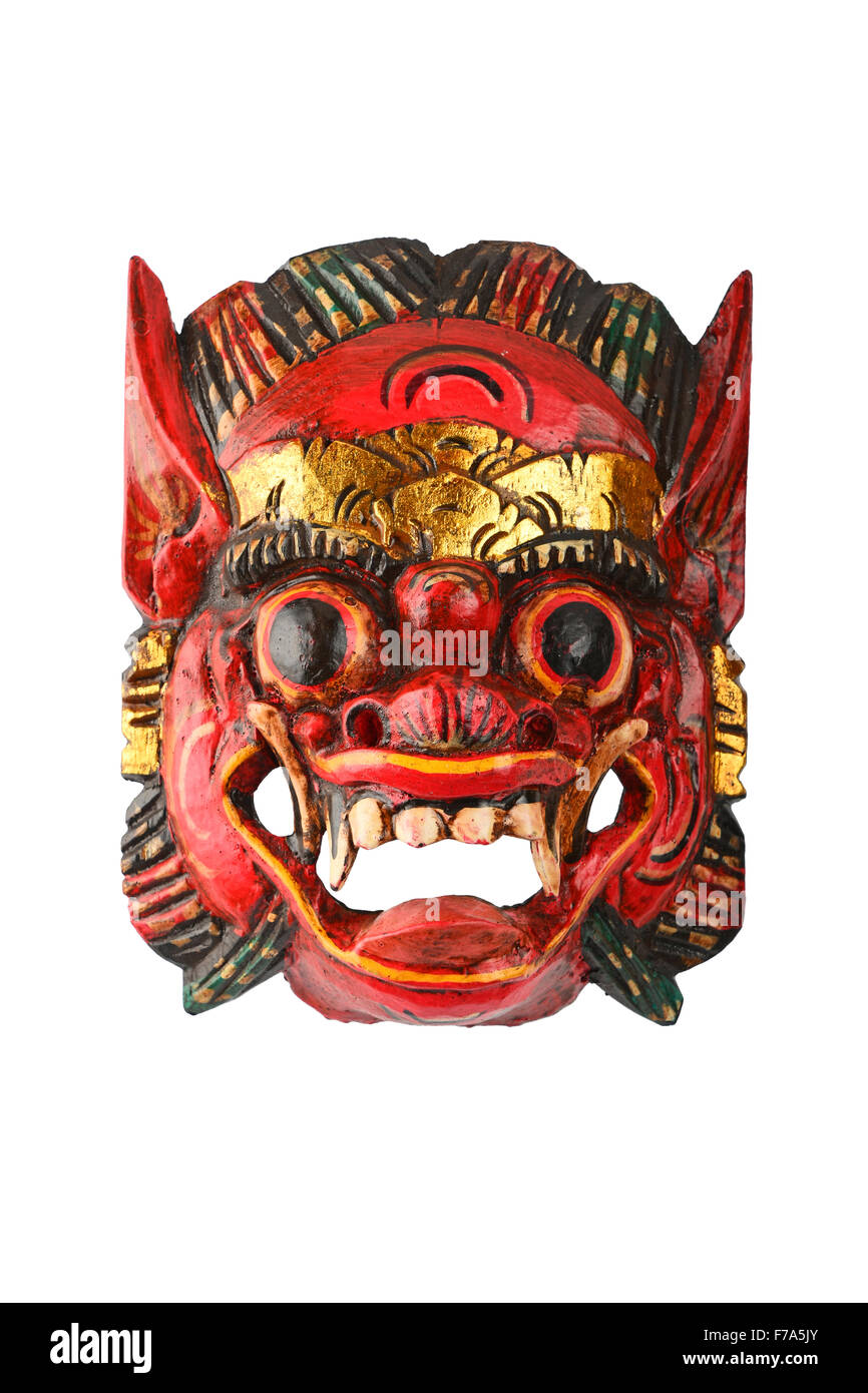 Sculpté en bois traditionnels asiatiques peints en rouge avec masque de visage de démon ou humain isolé sur fond blanc, de face Banque D'Images