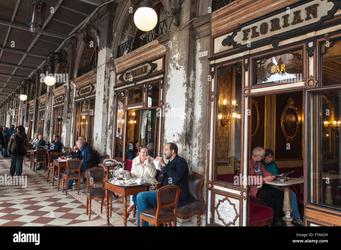 Le bar-café Florian sur la Place Saint Marc à Venise, Italie Banque D'Images