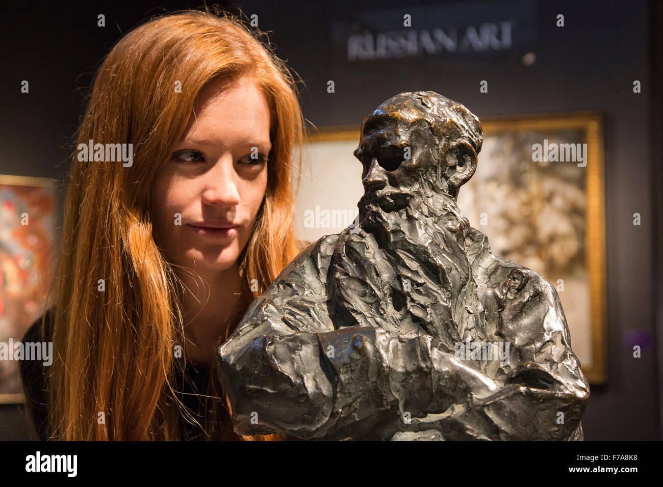Londres, Royaume-Uni. 27 novembre 2015. Buste du comte Léon Tolstoï par Prince Paul Troubetzkoy, estimation : 20 GBP 000. Christie's Londres annoncer une série de ventes consacrées à la culture russe et l'art le 30 novembre l'Art Russe vente de peintures et d'œuvres d'art aura lieu suivie par le précieux ouvrage manuscrit et vente le 1er décembre. Banque D'Images