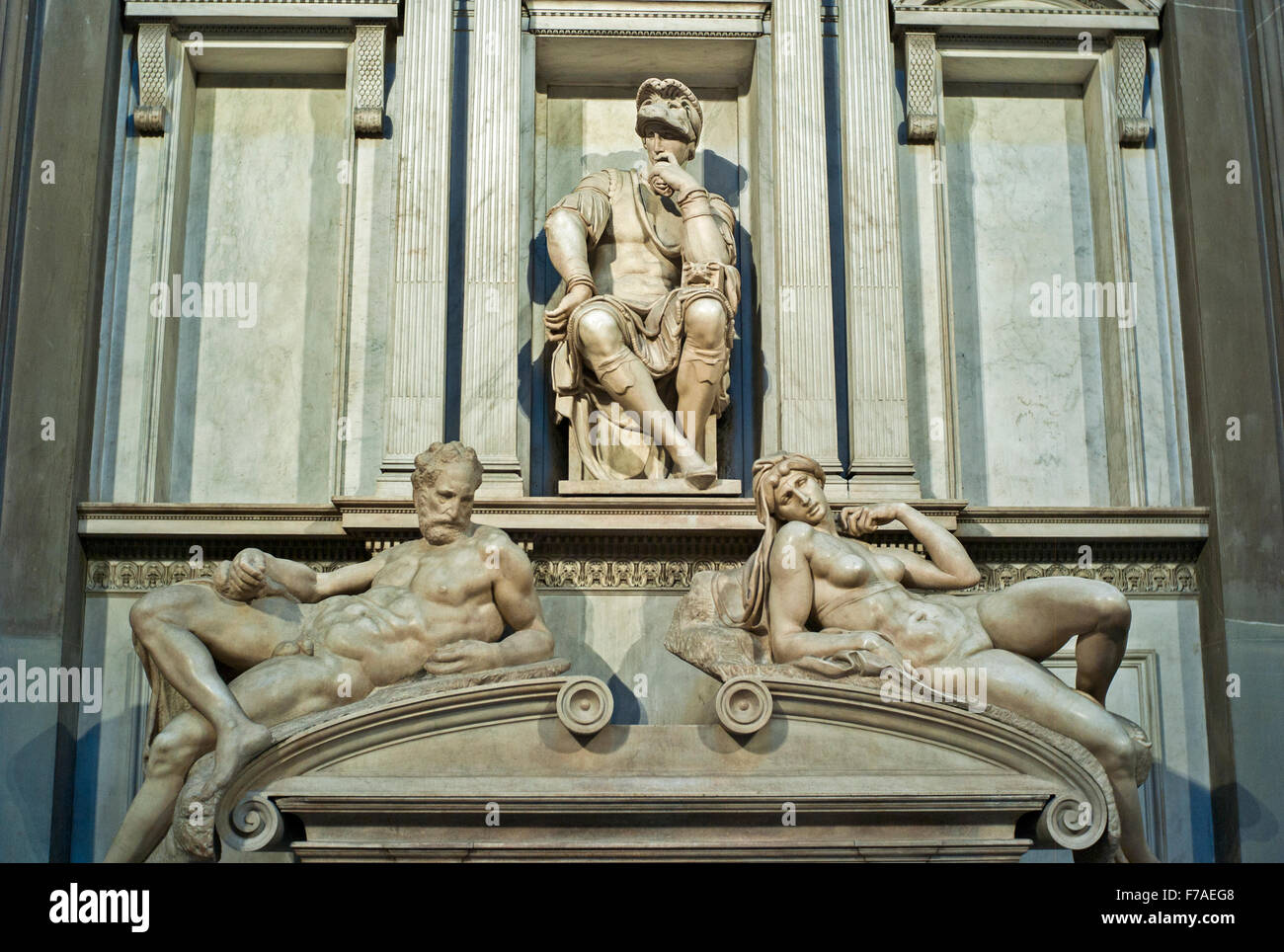 Tombe de Piero di Lorenzo de' Medici, sculpture de Michel-Ange, nouvelle sacristie, Basilica San Lore chapelle des Médicis, Florence, Italie Banque D'Images