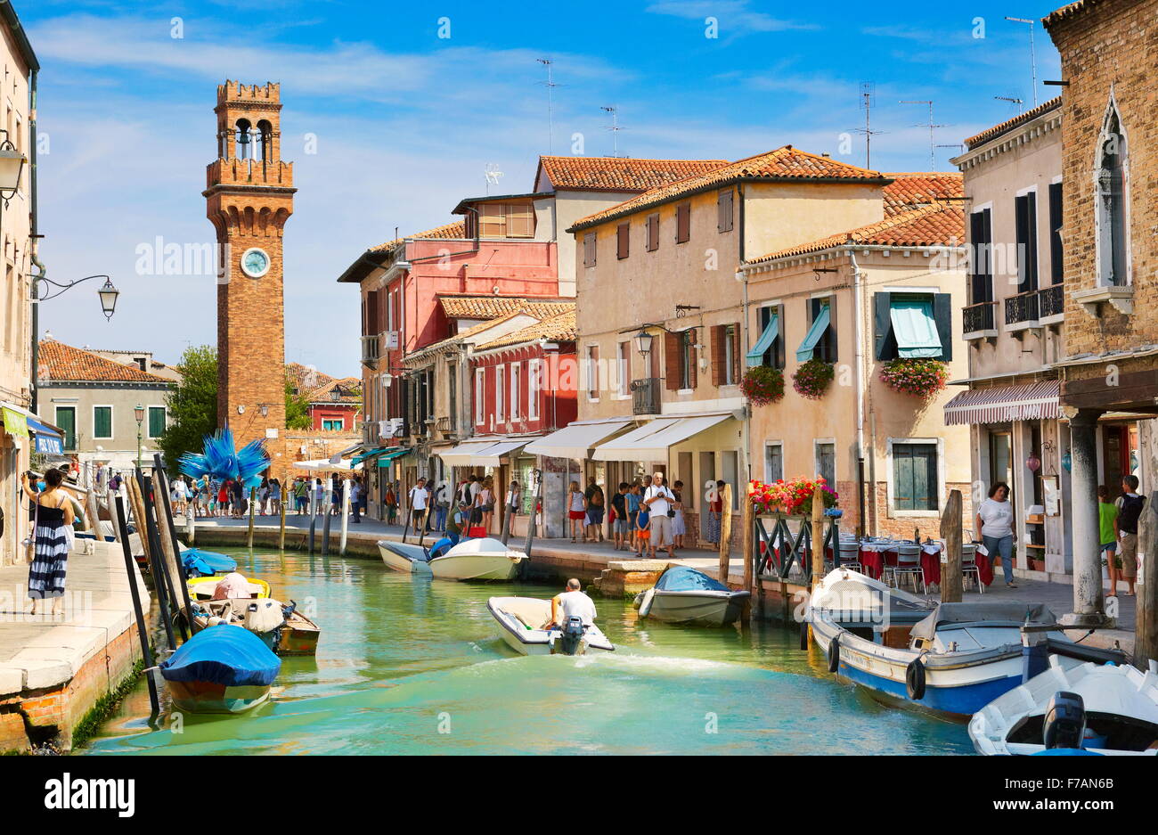 Canal de Fondamente dei Vetrai avec morred bateaux, Île de la lagune Murano, Vénétie, Venise, l'UNESCO Banque D'Images