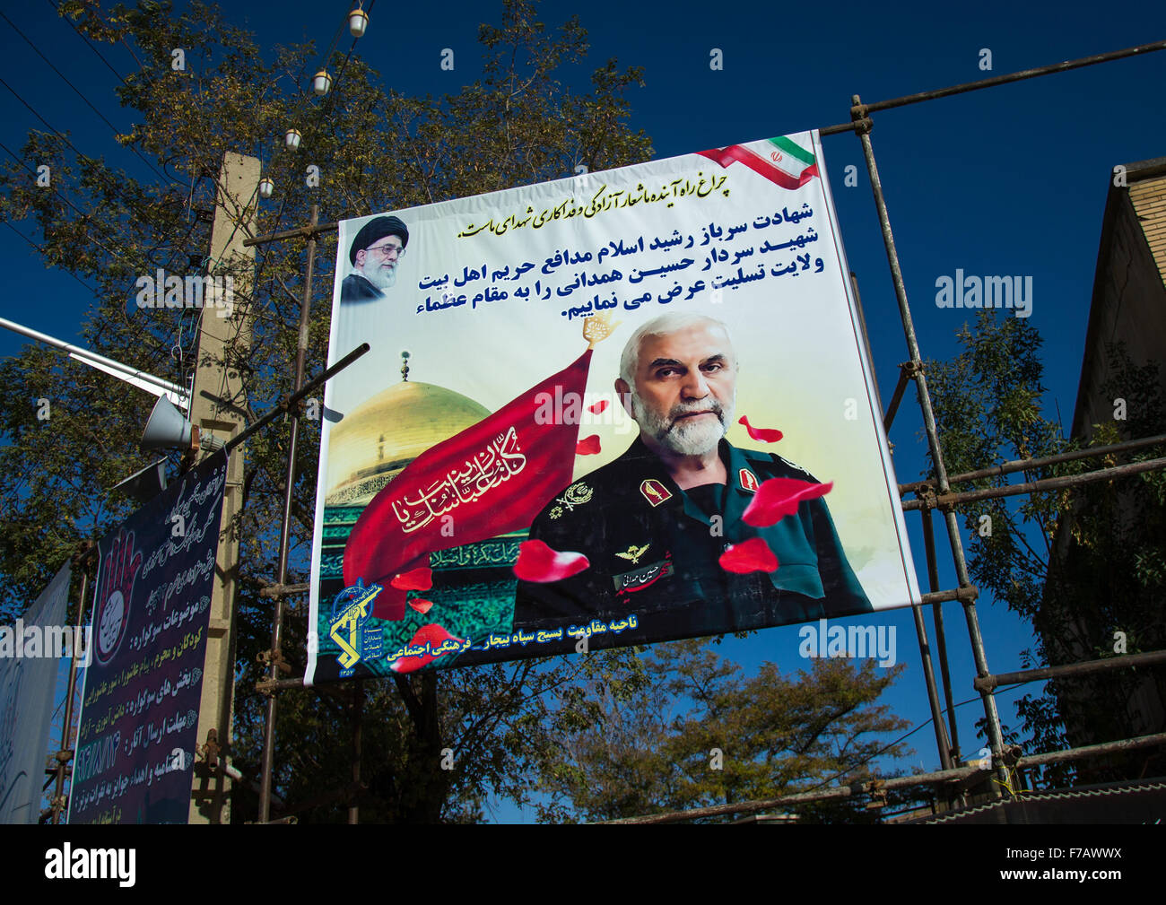 Affiche du Général de brigade commandant militaire Iranien Hossein Hamedani tué par État islamique d'Irak et du Levant, province du Kurdistan, Bijar, Iran Banque D'Images